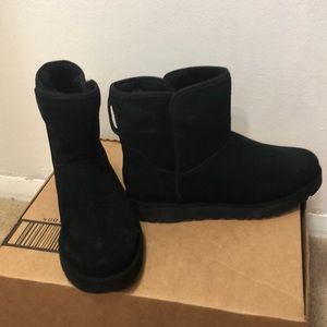 Black brand new short Ugg boots size 7
